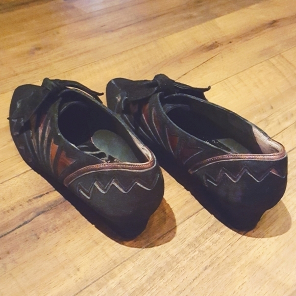 Margaret Jerrold - Metallic‎ Suede Bow Cut Out Loafers - Picture 4 of 7